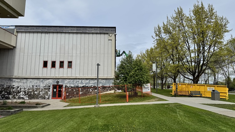 052325 100 Block