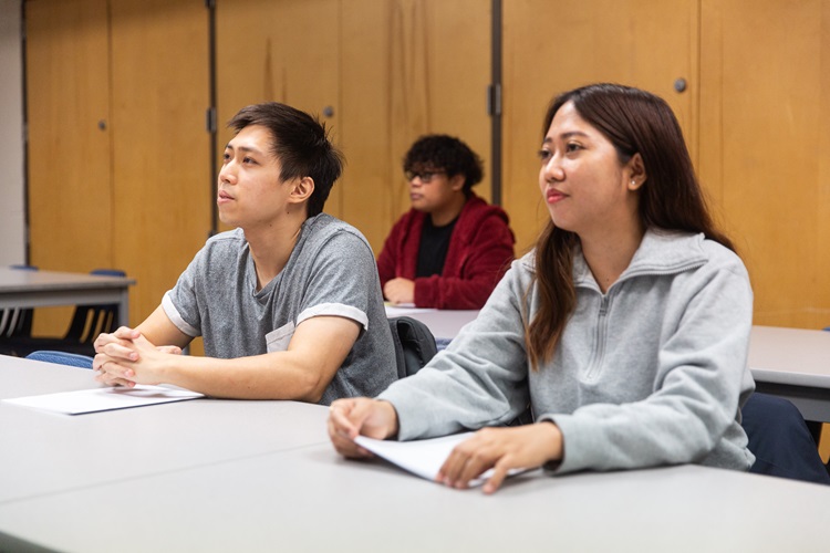 2 students in lecture